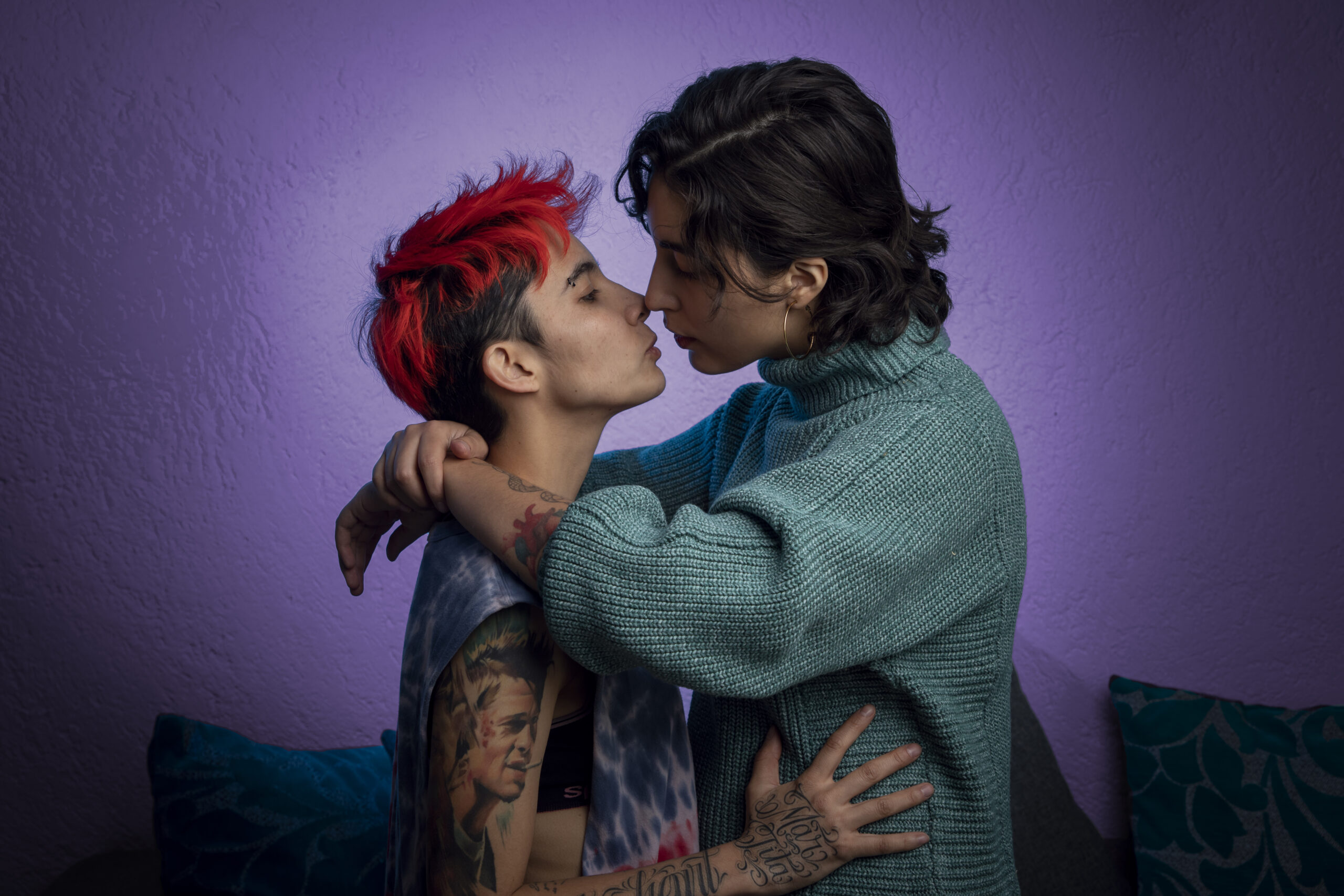 2 queer actors about to kiss.