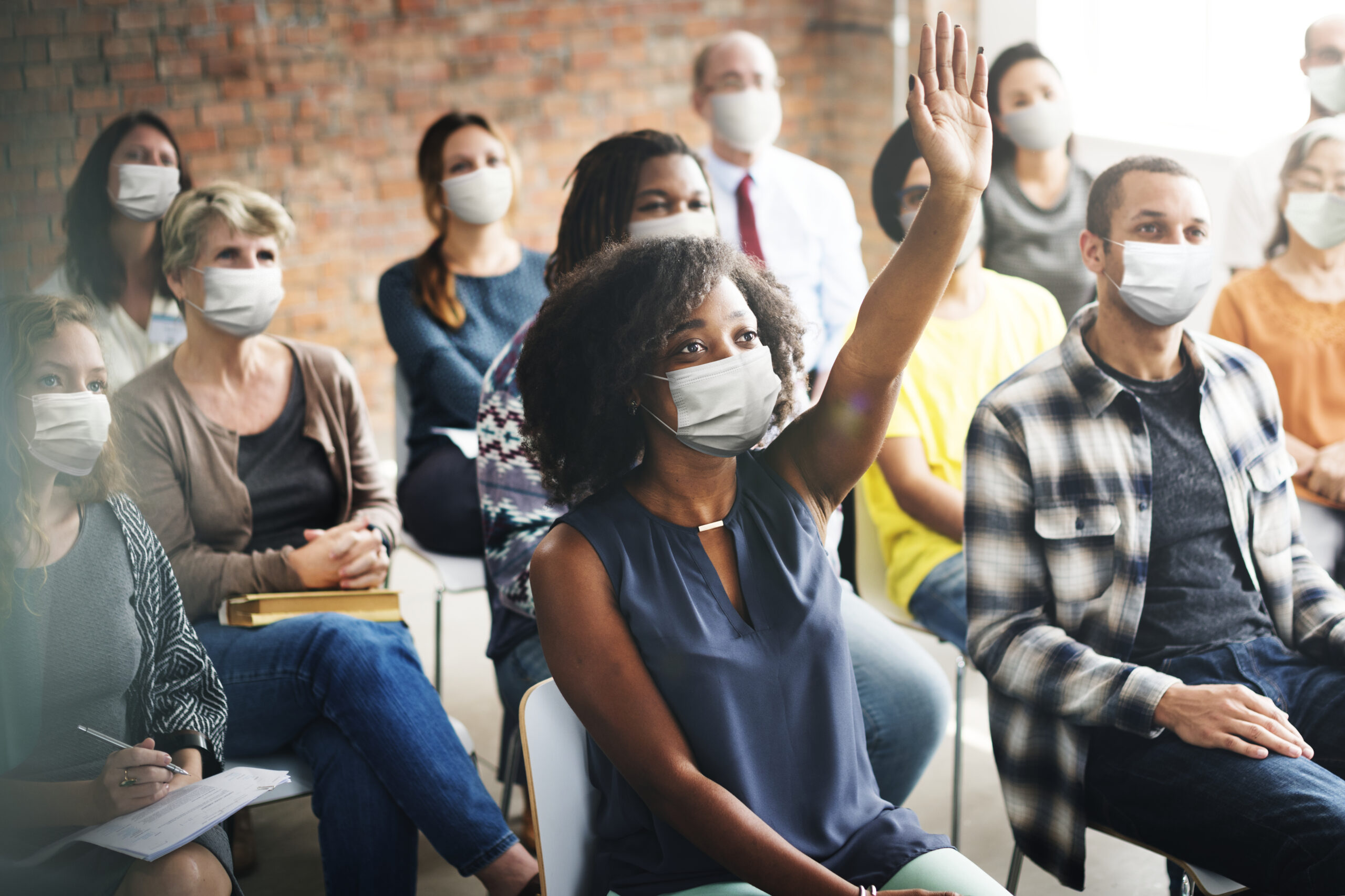 People in seminar, wearing masks.