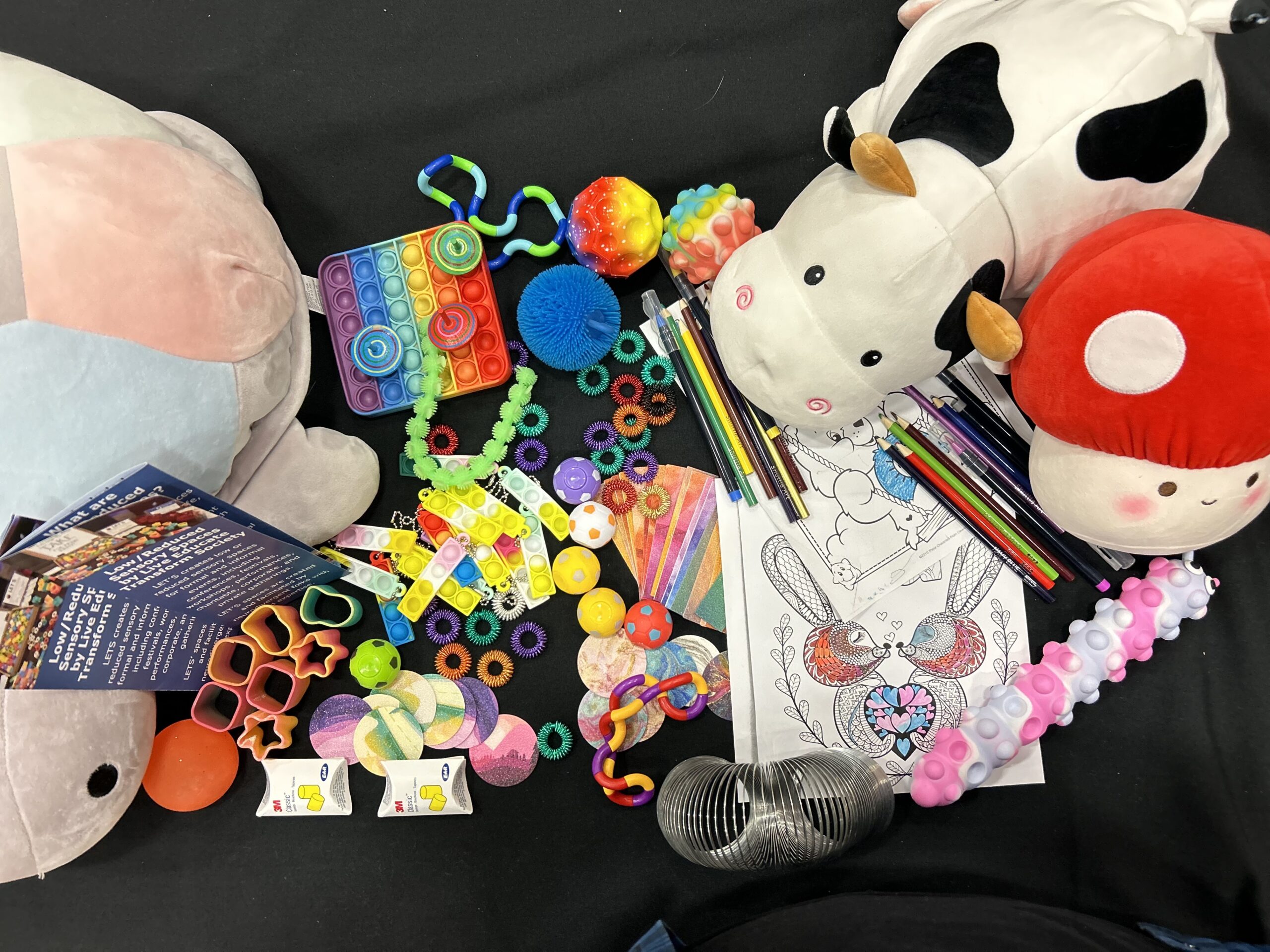 A table with low/reduced sensory space items.